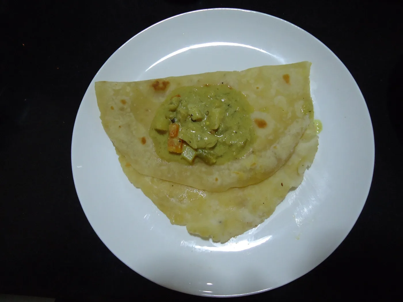 Chapathi with potato curry, from the Malayalam Wikipedia article.