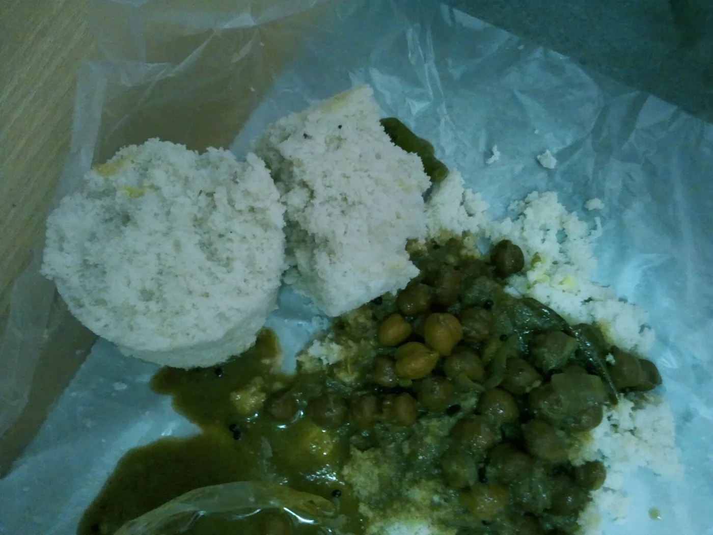 Kadalakkari with puttu — the everyday Kerala breakfast.